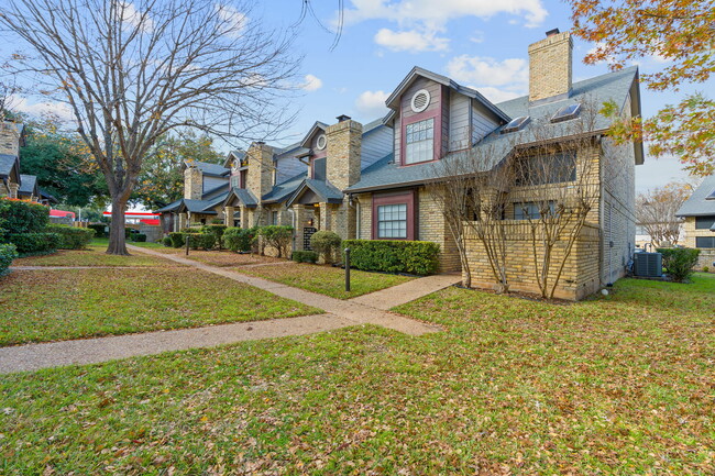 10819 Crown Colony Dr in Austin, TX - Building Photo - Building Photo