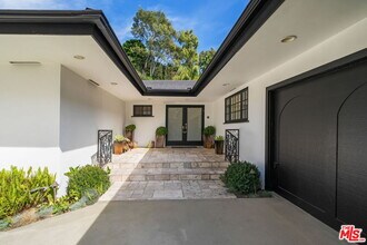9023 Alto Cedro Dr in Beverly Hills, CA - Building Photo - Building Photo