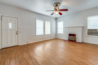 1147 W French Pl in San Antonio, TX - Building Photo - Building Photo