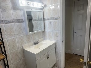 11245 NW 62nd Ave in Hialeah, FL - Building Photo - Building Photo