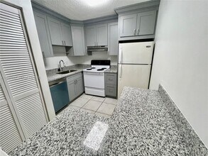 10992 Royal Palm Blvd in Coral Springs, FL - Building Photo - Building Photo