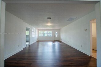 1507 N 58th Ave in Hollywood, FL - Foto de edificio - Building Photo