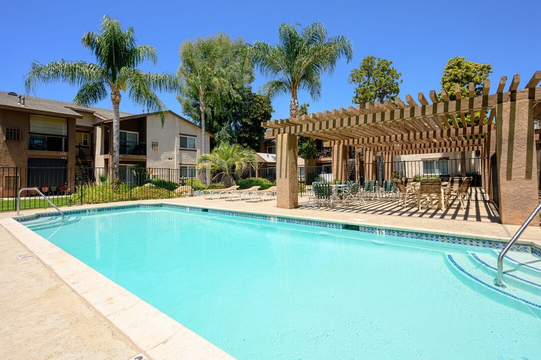 Oak Terrace Senior in Hemet, CA - Foto de edificio