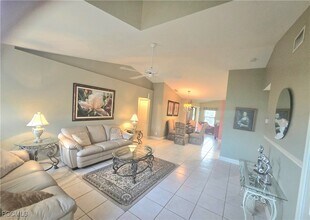 1813 SW 26th St in Cape Coral, FL - Foto de edificio - Building Photo