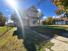 621 Woodland Ave in Toledo, OH - Building Photo