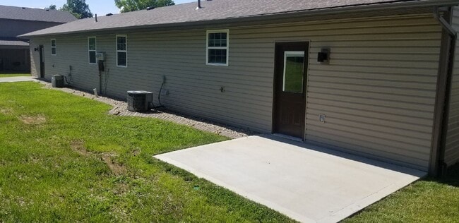 434 Eagles Way, Unit B in Troy, IL - Building Photo - Building Photo