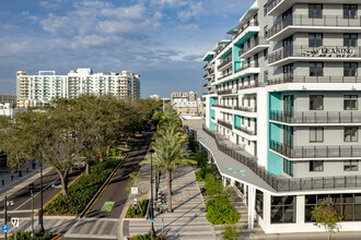 Hollywood Heights on the Boulevard in Hollywood, FL - Foto de edificio - Building Photo