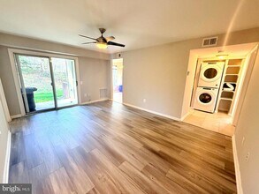 20248 Shipley Terrace, Unit 102 in Germantown, MD - Foto de edificio - Building Photo