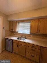 10 Lafayette Ln in Cherry Hill Township, NJ - Building Photo - Building Photo