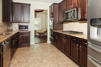 4010 Lake Manor Way in Atlanta, GA - Building Photo - Building Photo