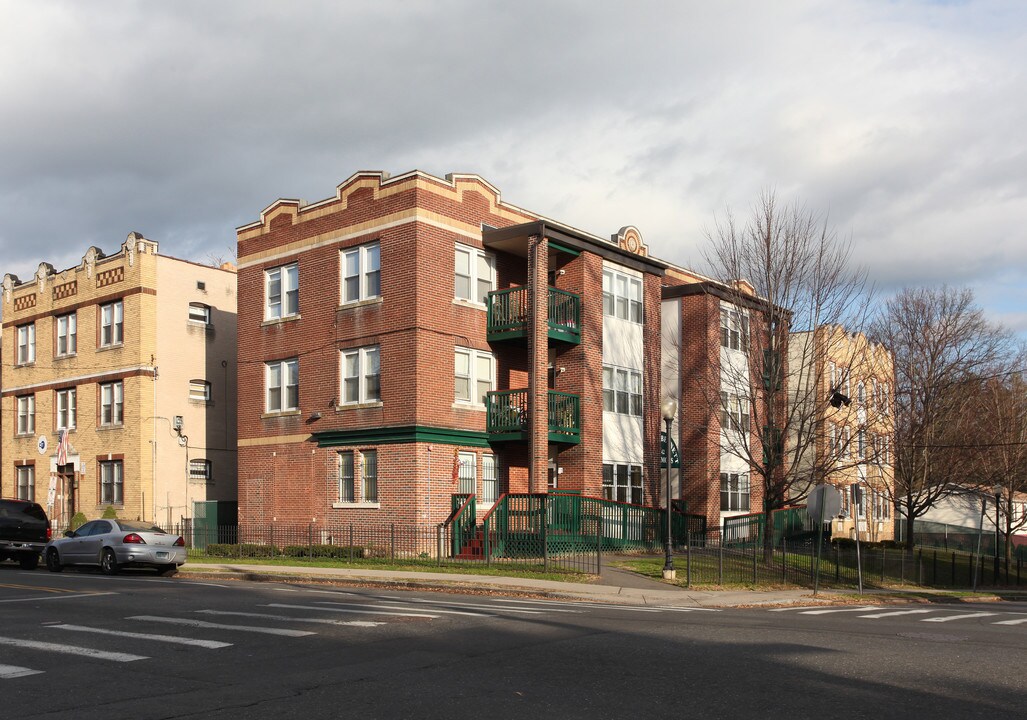 Collin Bennett Commons in Hartford, CT - Foto de edificio