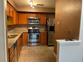 1300 Cedarwood Dr in Westlake, OH - Building Photo - Building Photo