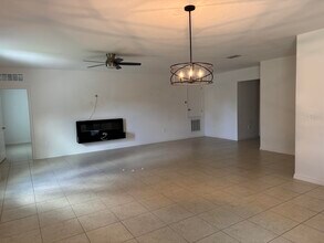 3725 SW Kasin St in Port St. Lucie, FL - Building Photo - Building Photo