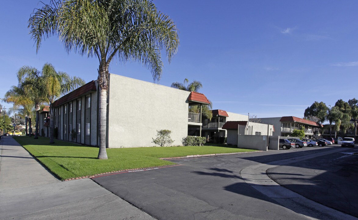 La Serena Apartments in Escondido, CA - Building Photo