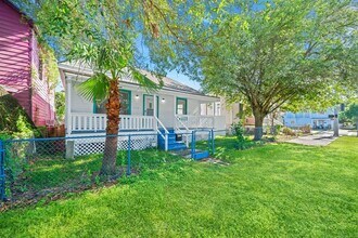 2823 Bernardo De Galvez Ave in Galveston, TX - Building Photo - Building Photo