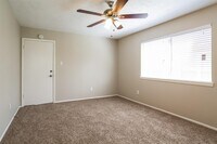 242 Maybrook Dr photo'