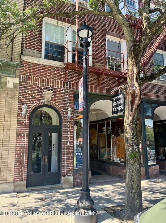 711 Warren St in Hudson, NY - Building Photo