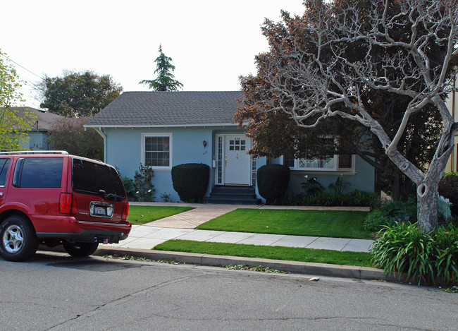 438 Grand Blvd in San Mateo, CA - Foto de edificio - Building Photo