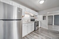 Lakeview Apartments photo'