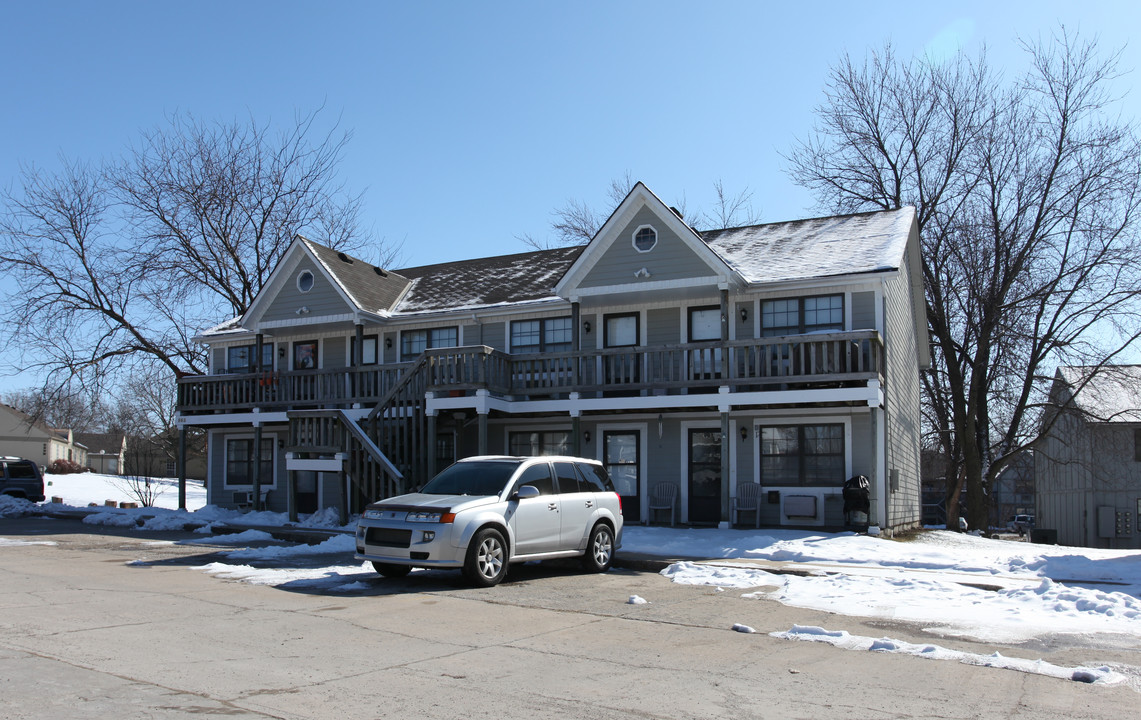 565 N Somerset Ter in Olathe, KS - Foto de edificio