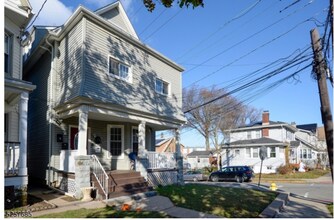 26 Ella St in Bloomfield, NJ - Foto de edificio - Building Photo
