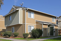 Pixley Apartments in Pixley, CA - Foto de edificio - Building Photo