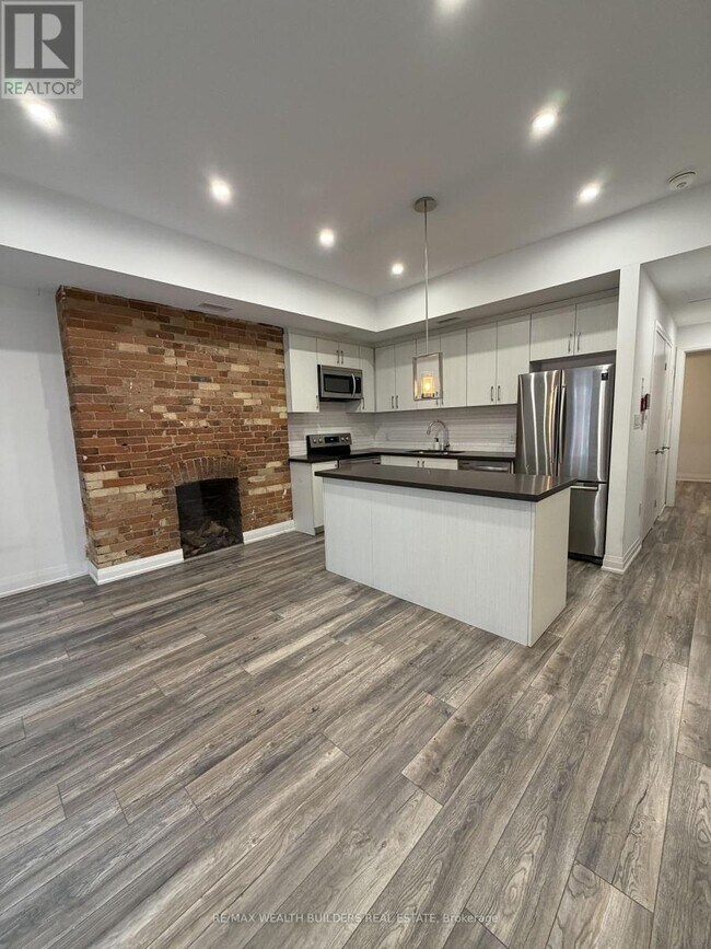 217 Jarvis St in Toronto, ON - Building Photo - Building Photo