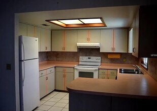 702 Leeward Dr in Deltona, FL - Building Photo - Building Photo