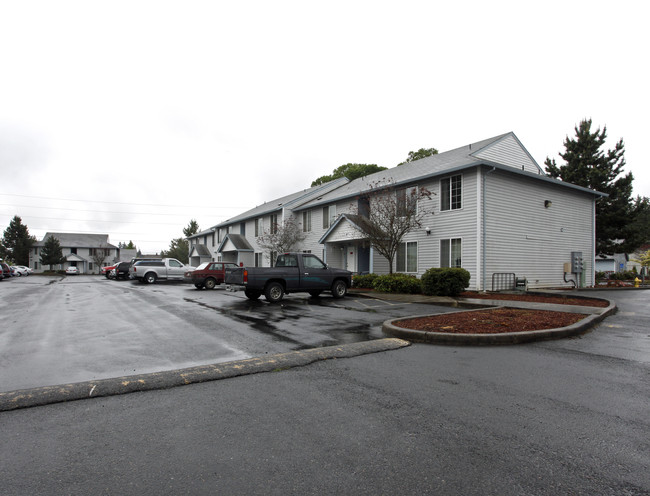 Hidden Oaks Apartments in Saint Helens, OR - Building Photo - Building Photo