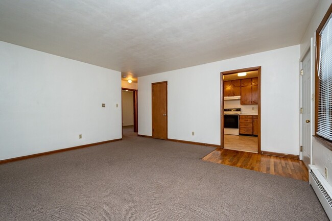 404 E Foster Rd in Iowa City, IA - Building Photo - Building Photo