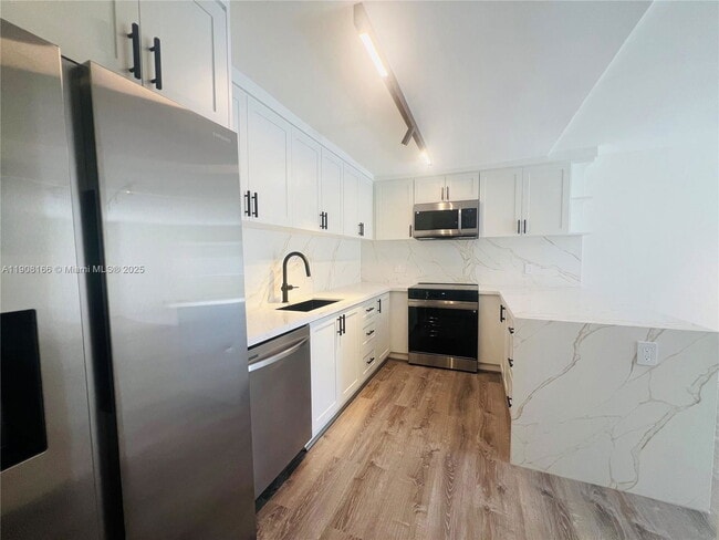 201 Jefferson Ave in Miami Beach, FL - Foto de edificio - Building Photo