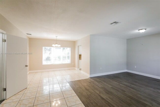 810 NW 186th Dr in Miami, FL - Building Photo - Building Photo