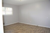 7033 Kinney St photo'