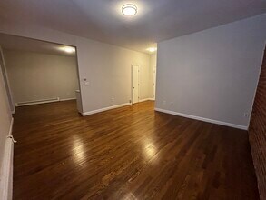 15 Stearns Rd, Unit #4 in Brookline, MA - Foto de edificio - Building Photo