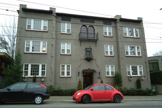 Alta Casa Apartments in Seattle, WA - Foto de edificio - Building Photo