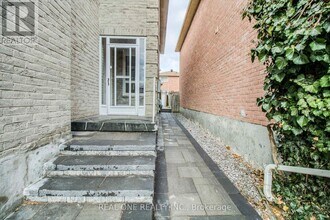 32 Charlton Ave in Vaughan, ON - Building Photo - Building Photo