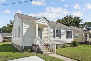 704 Homestead Ave in Hampton, VA - Building Photo