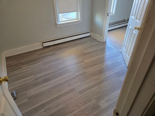 5 Lafayette St, Unit 5a in Rochester, NH - Building Photo - Building Photo