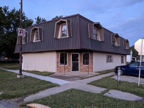 301 N Central St, Unit 2 in Gilman, IL - Foto de edificio - Building Photo