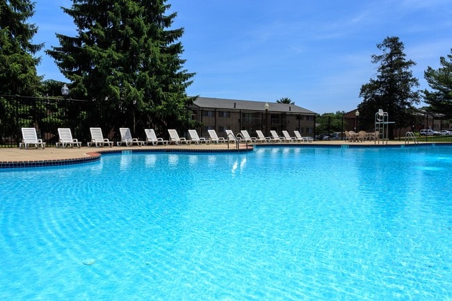 Streamside Apartments in Gaithersburg, MD - Building Photo - Building Photo