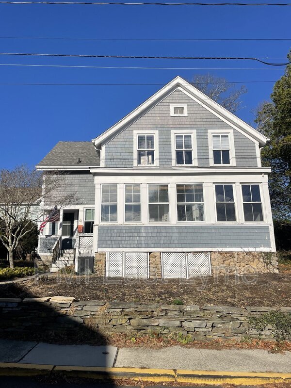 26 Academy Ln
