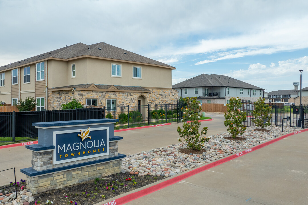 Magnolia Townhomes in Burleson, TX - Building Photo