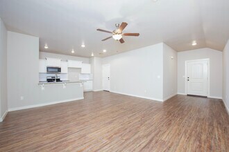 5219 Oakwood Villas Ct in Bethany, OK - Foto de edificio - Building Photo