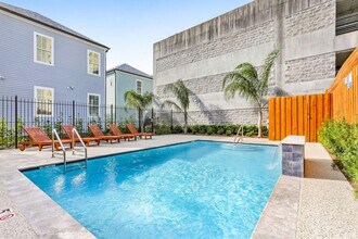 1208 Carondelet St in New Orleans, LA - Building Photo - Building Photo