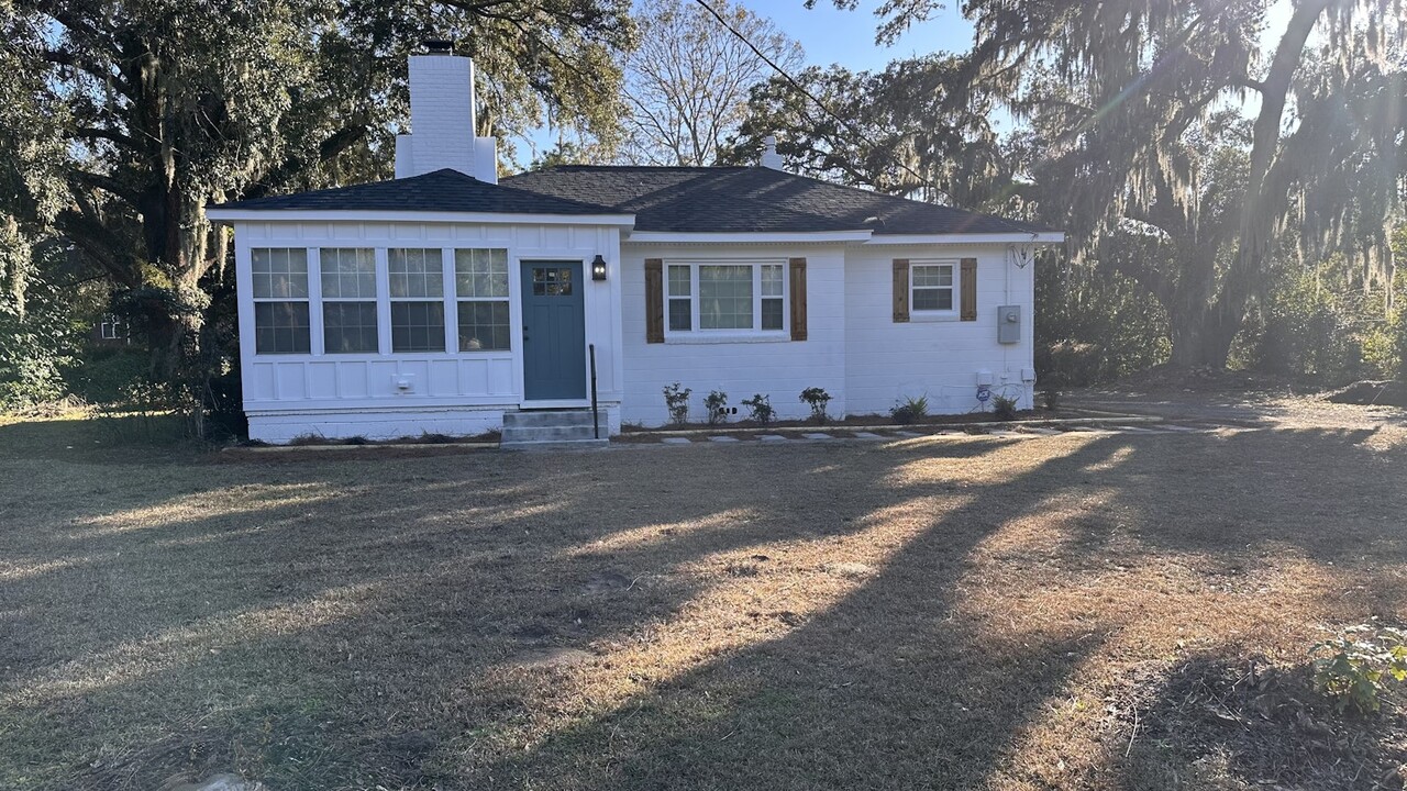 1929 Camp Rd in Charleston, SC - Building Photo