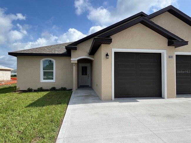 100 Lynbrook Dr in Palm Coast, FL - Building Photo - Building Photo