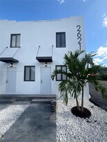 2621 NW 22nd Ct in Miami, FL - Building Photo
