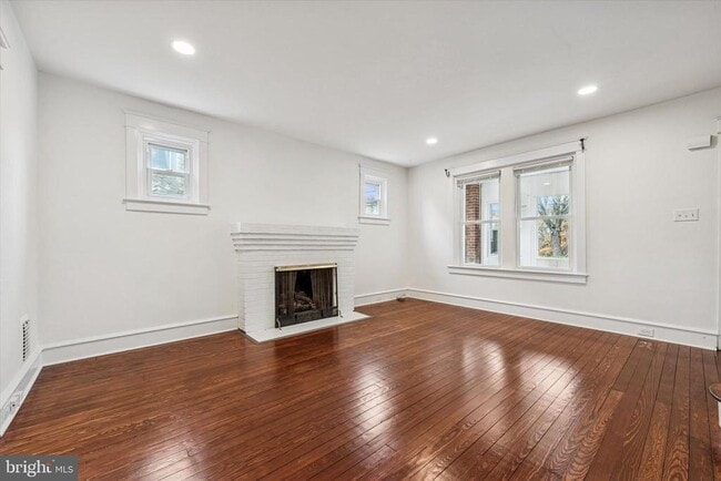 10 W Jefferson St in Media, PA - Building Photo - Building Photo