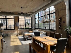 17 N Loomis St, Unit 2E in Chicago, IL - Building Photo - Building Photo