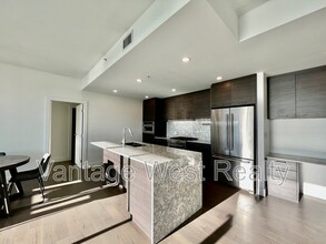 1191 Sunset Dr in Kelowna, BC - Building Photo - Building Photo